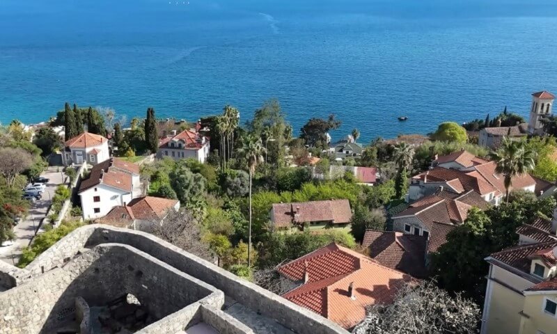Pogled na Herceg Novi i Jadransko more sa Kanli kule