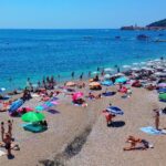 Najbolje plaže u Budvi za porodice sa decom u 2026. – Plaže koje će oduševiti i decu i roditelje
