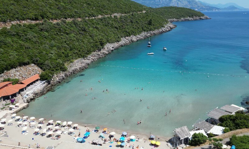 Trsteno plaža kod Budve, slika iz drona