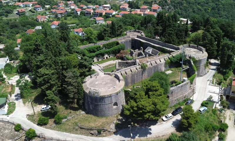Pogled iz vazduha na tvrđavu Španjola u Herceg Novom