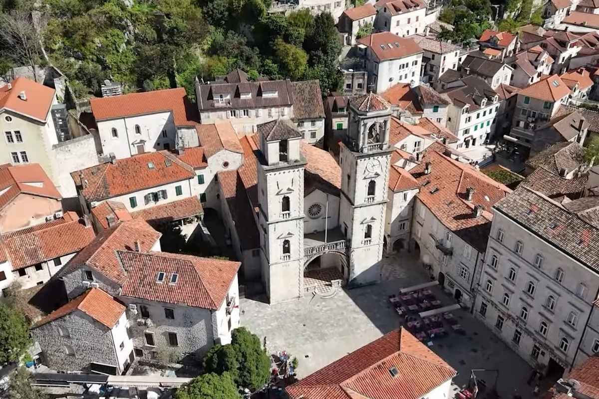 Katedrala Svetog Tripuna u Kotoru iz drona