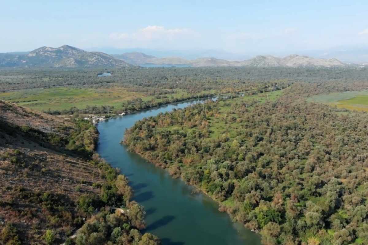 reka morača iz drona